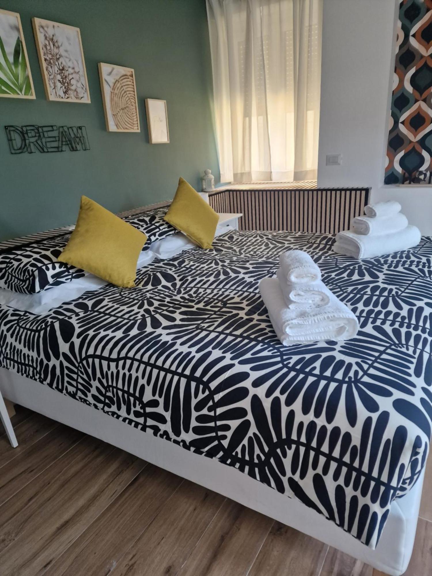 Home K&Y Elite Pineta โรม ภายนอก รูปภาพ